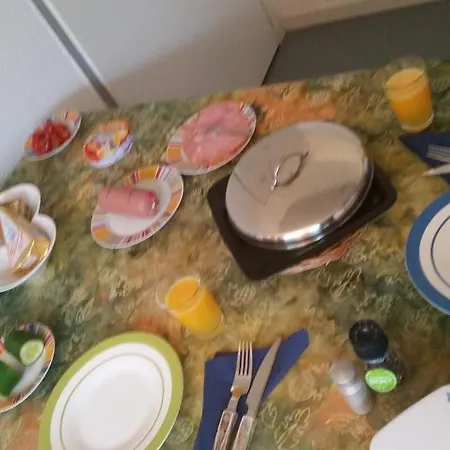 Alojamento de Acomodação e Pequeno-almoço Azalea *